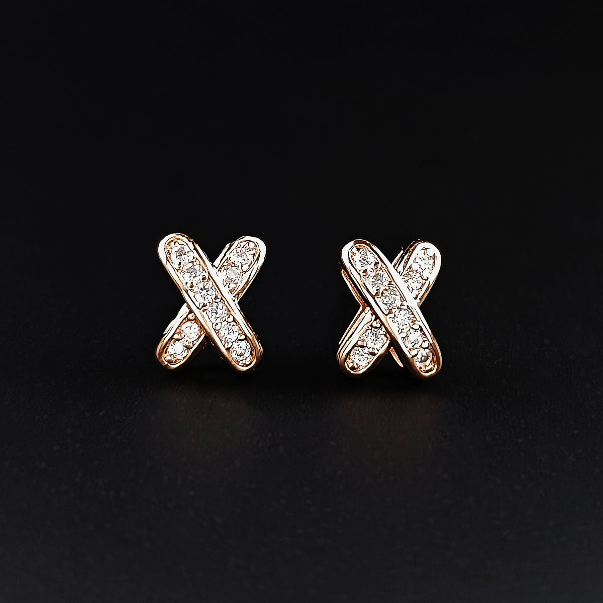 Amazon Minimalist Cool Style Zircon X-shaped Earrings for Women Simple Small Letter All-match Student Earrings e7501