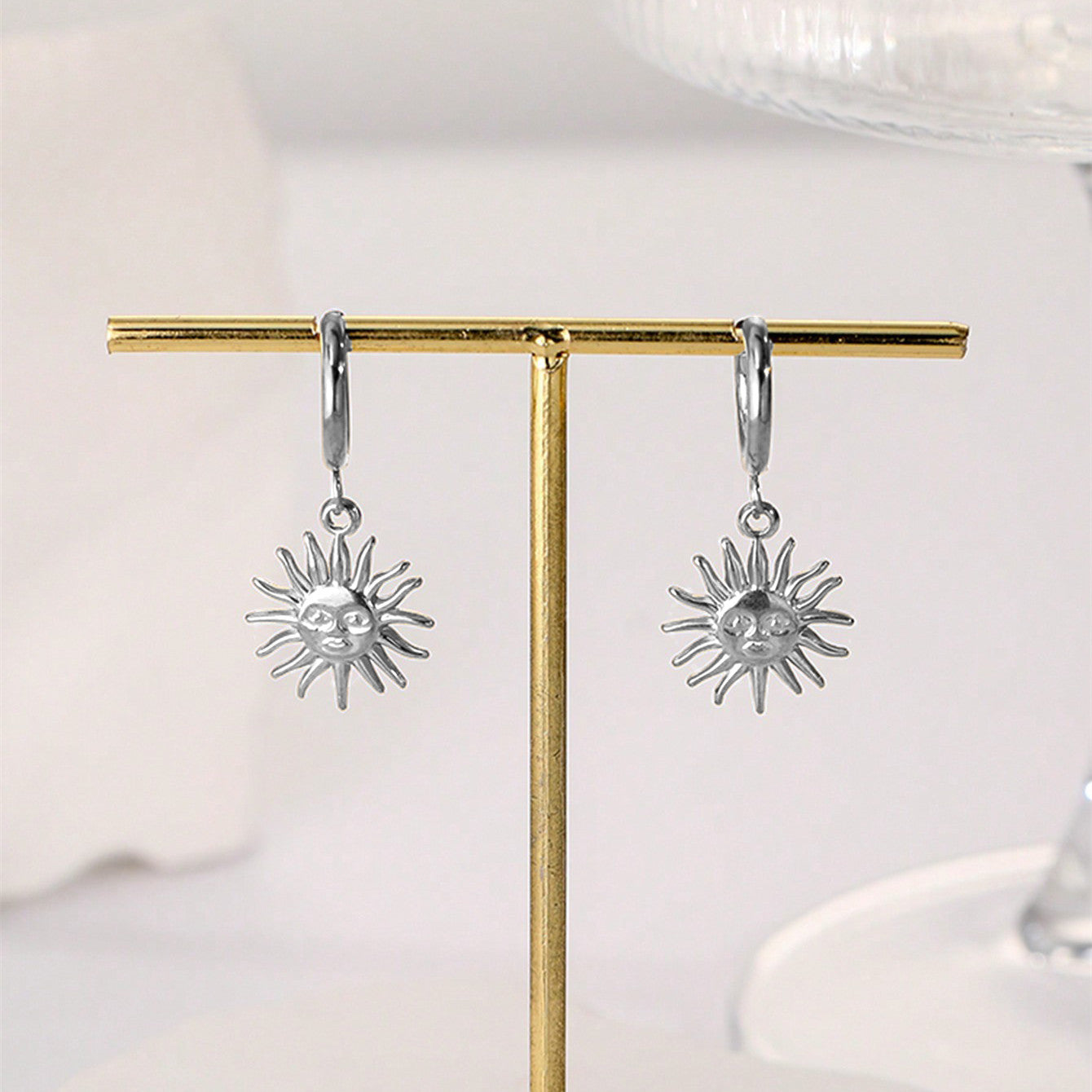 French Retro Titanium Steel Earrings, High-End 18K Gold Non-Fading Fashionable Earrings, Sun Pendant Earrings, Jewelry