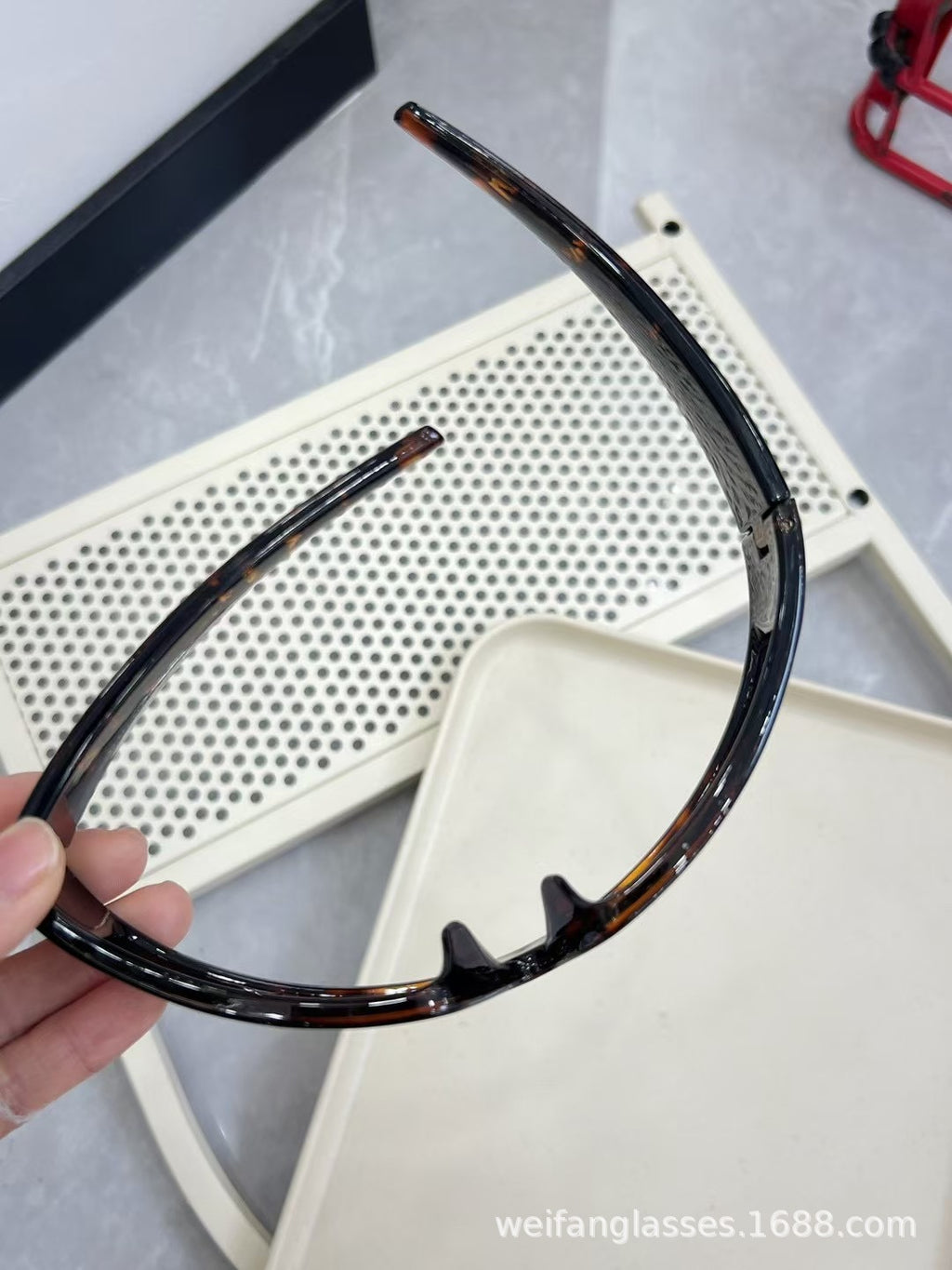 Hair Band Sunglasses Women's 2025 New High-end Sense European and American Niche Fashionable Distinctive Concave Style Windproof Riding Sunglasses