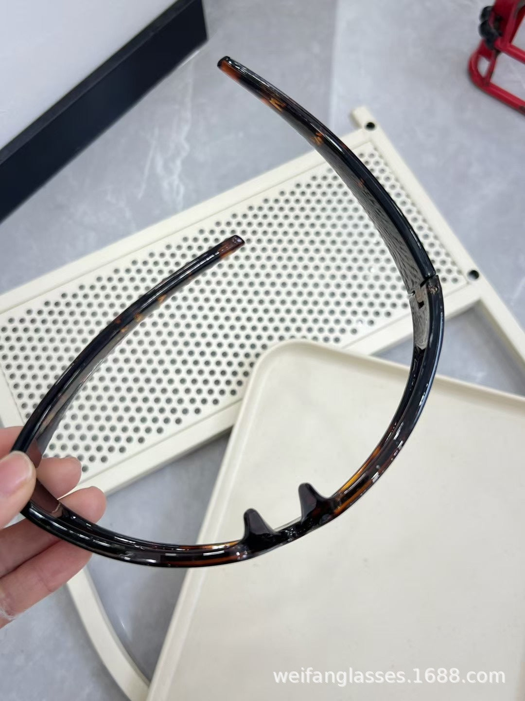 Hair Band Sunglasses Women's 2025 New High-end Sense European and American Niche Fashionable Distinctive Concave Style Windproof Riding Sunglasses