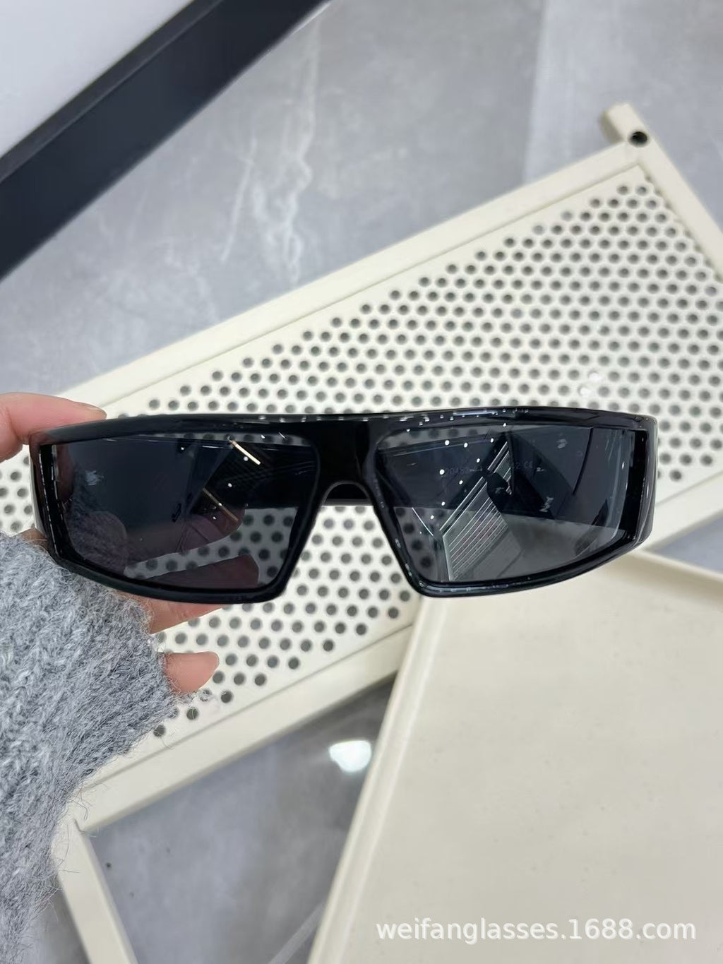 Hair Band Sunglasses Women's 2025 New High-end Sense European and American Niche Fashionable Distinctive Concave Style Windproof Riding Sunglasses