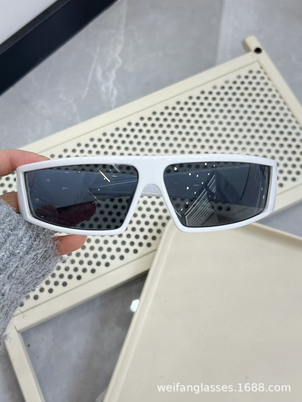 Hair Band Sunglasses Women's 2025 New High-end Sense European and American Niche Fashionable Distinctive Concave Style Windproof Riding Sunglasses