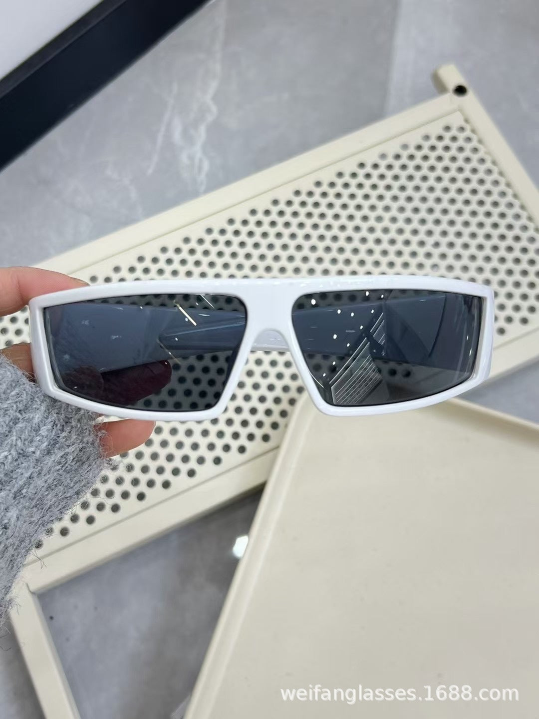 Hair Band Sunglasses Women's 2025 New High-end Sense European and American Niche Fashionable Distinctive Concave Style Windproof Riding Sunglasses
