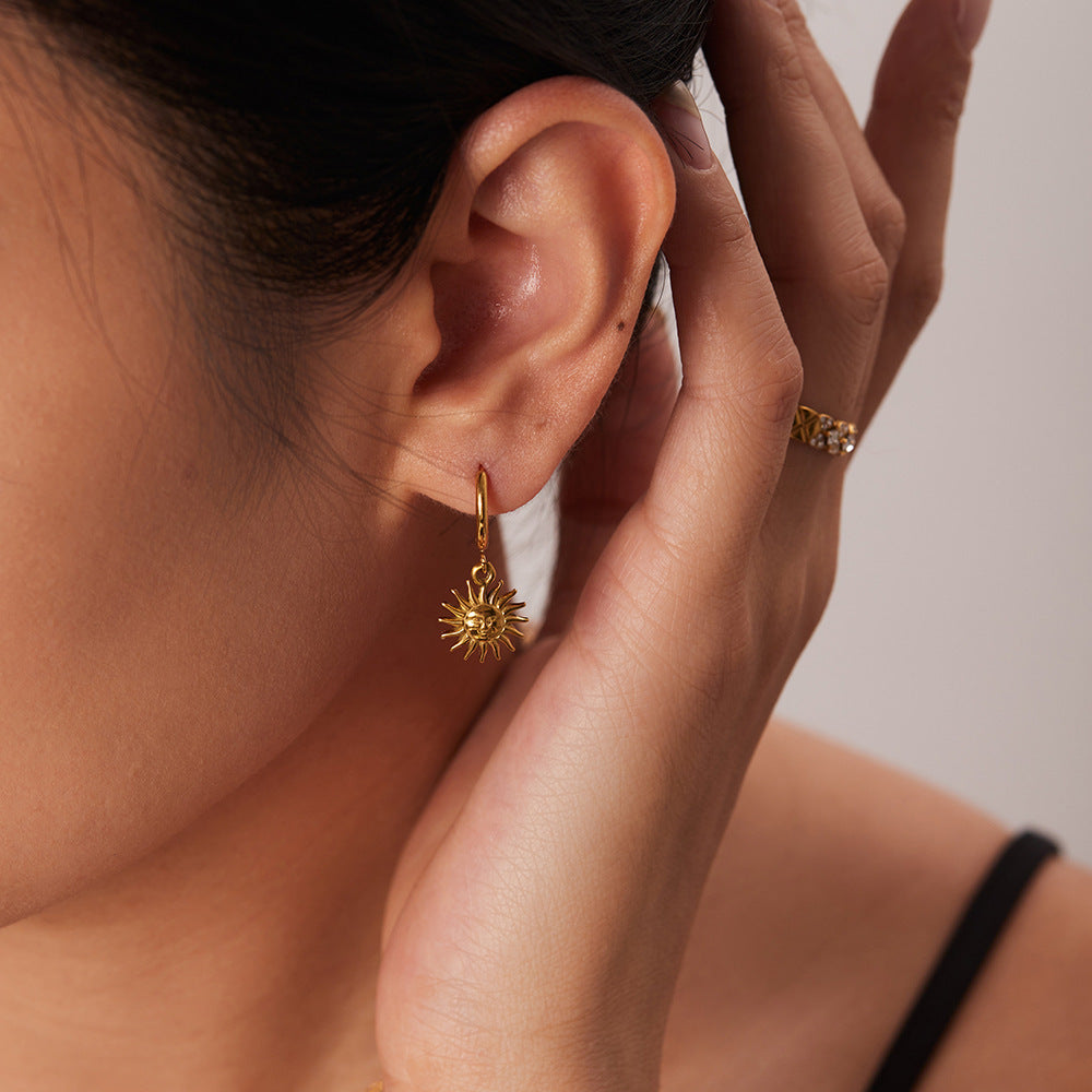 French Retro Titanium Steel Earrings, High-End 18K Gold Non-Fading Fashionable Earrings, Sun Pendant Earrings, Jewelry