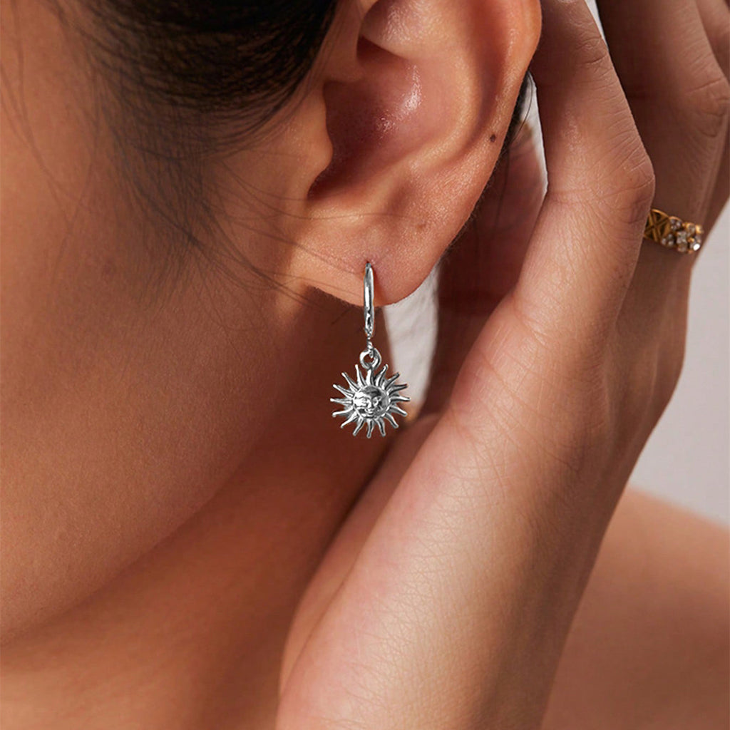 French Retro Titanium Steel Earrings, High-End 18K Gold Non-Fading Fashionable Earrings, Sun Pendant Earrings, Jewelry