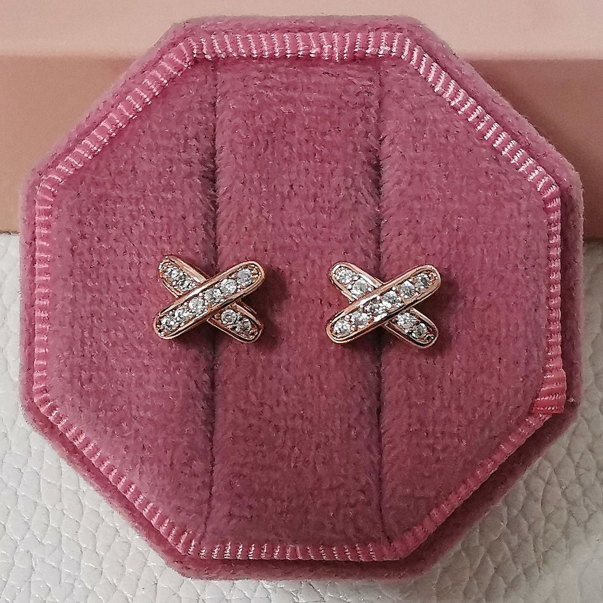 Amazon Minimalist Cool Style Zircon X-shaped Earrings for Women Simple Small Letter All-match Student Earrings e7501
