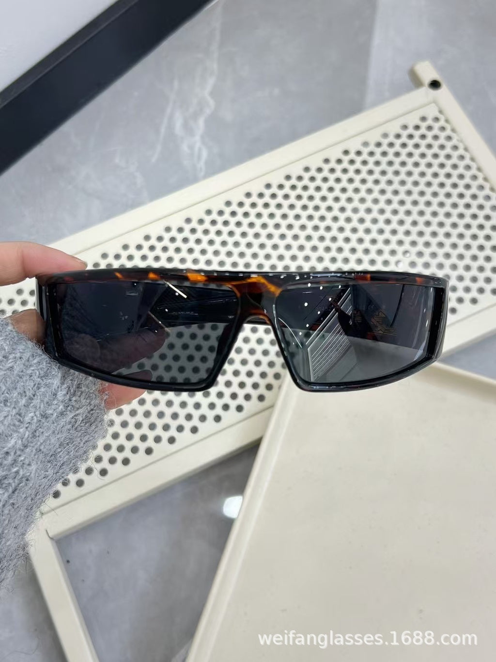 Hair Band Sunglasses Women's 2025 New High-end Sense European and American Niche Fashionable Distinctive Concave Style Windproof Riding Sunglasses